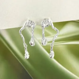 BRINCO MARTELADO E GOTA PENDENTE
